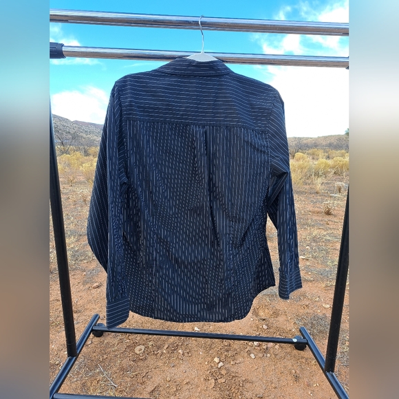 Service Industry Top - Picture 3 of 3